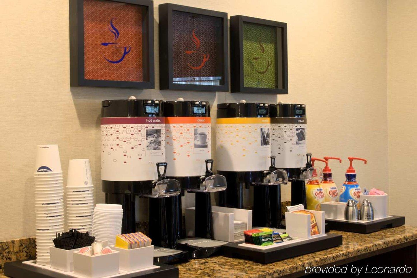ハンプトン イン コーテズ エクステリア 写真